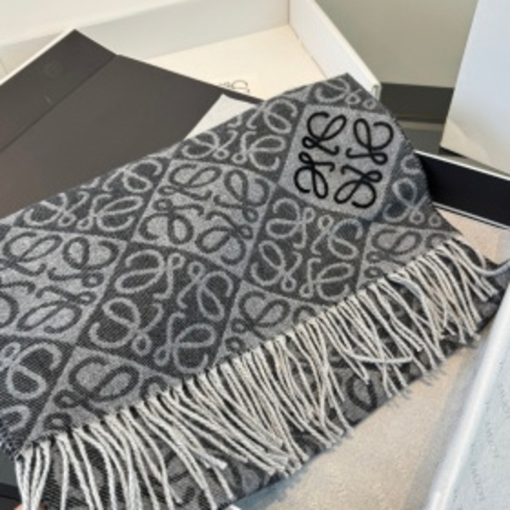 💫Loewe✨Luxury Designer Wool Shawl Scarf - Picture 5 of 8